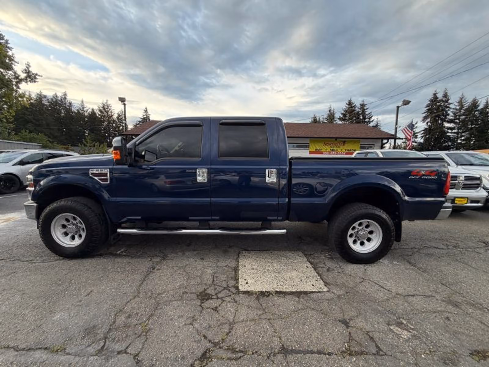 2008 Ford F-350 Super Duty Lariat Crew Cab Upper Image 2