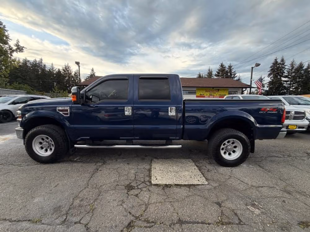 2008 Ford F-350 Super Duty Lariat Crew Cab Image 3