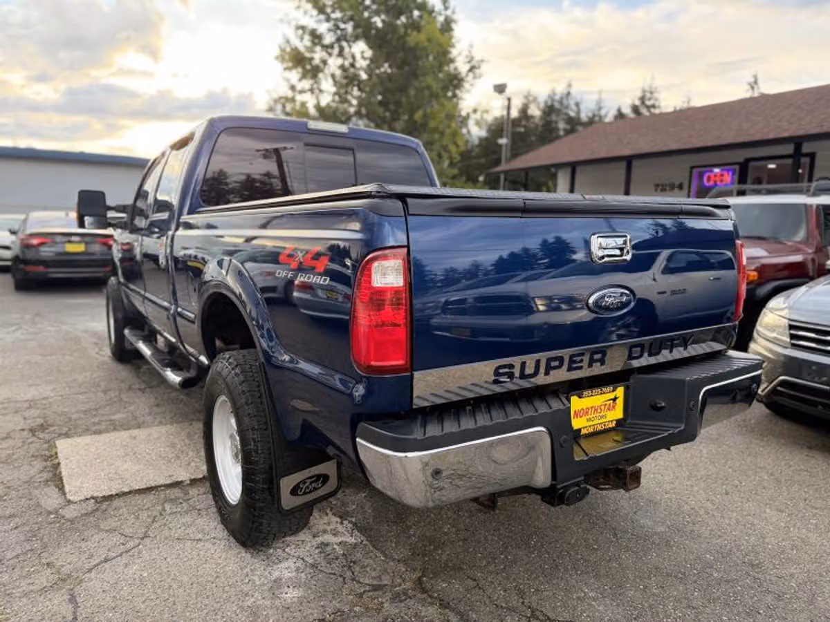 2008 Ford F-350 Super Duty Lariat Crew Cab Image 4