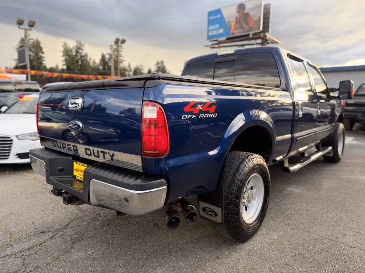 2008 Ford F-350 Super Duty Lariat Crew Cab Image 6