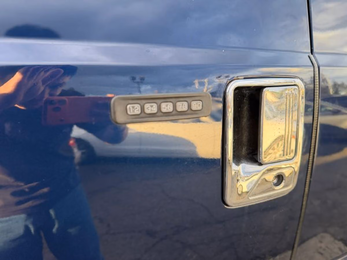 2008 Ford F-350 Super Duty Lariat Crew Cab Image 40
