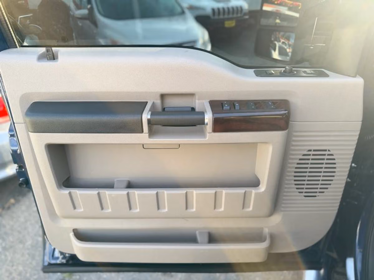 2008 Ford F-350 Super Duty Lariat Crew Cab Image 41