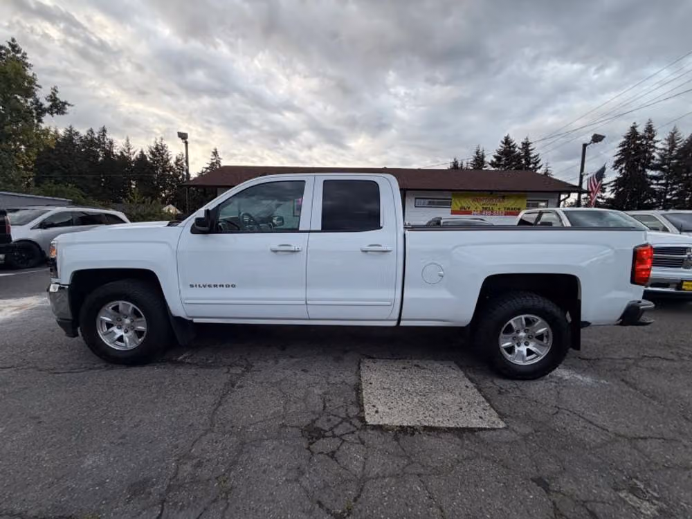 2016 Chevrolet Silverado 1500 LT Double Cab Image 2