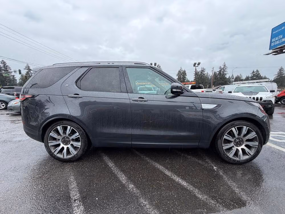 2017 Land Rover Discovery HSE Luxury Image 6