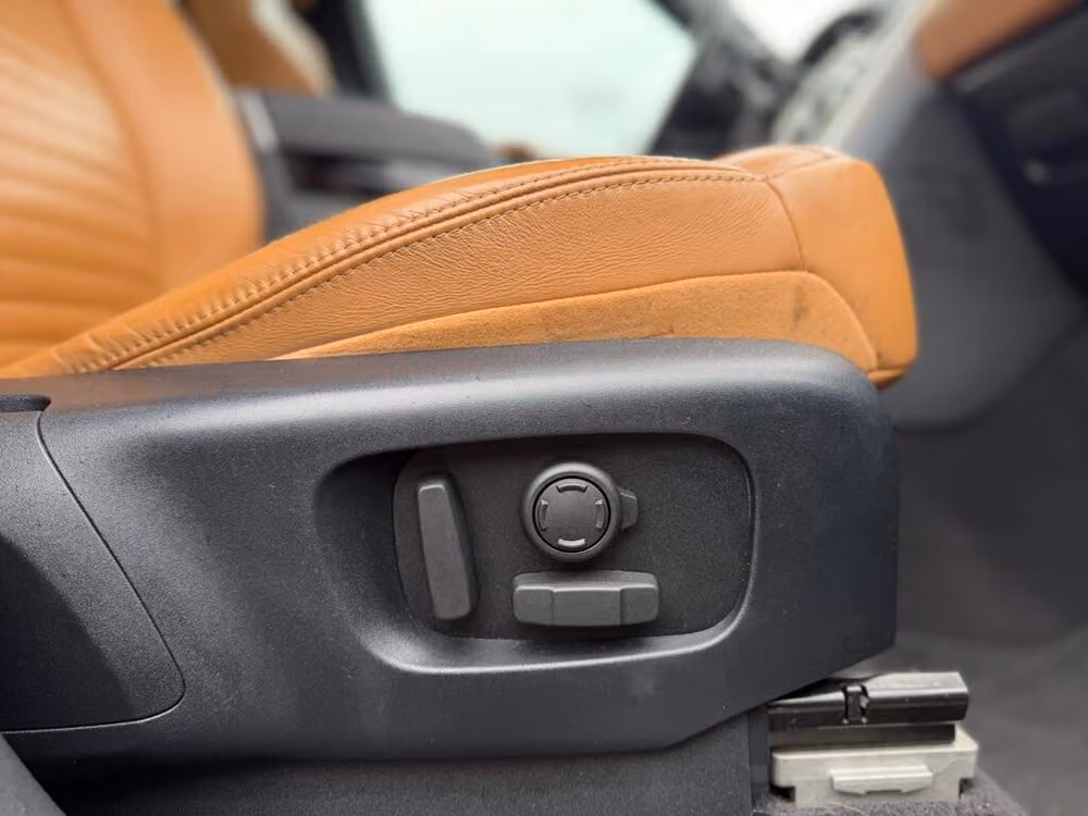 2017 Land Rover Discovery HSE Luxury Image 18