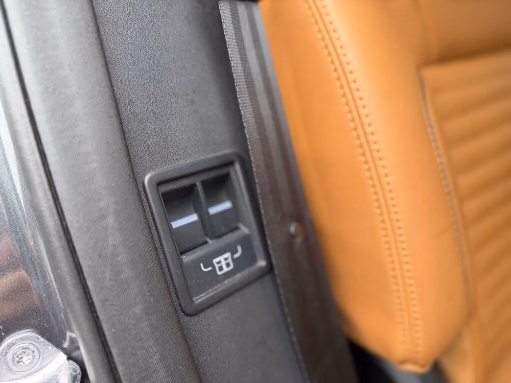 2017 Land Rover Discovery HSE Luxury Image 24