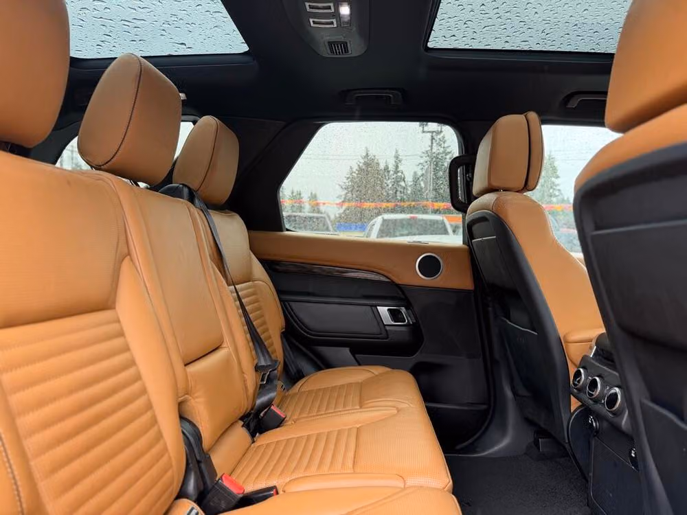 2017 Land Rover Discovery HSE Luxury Image 25