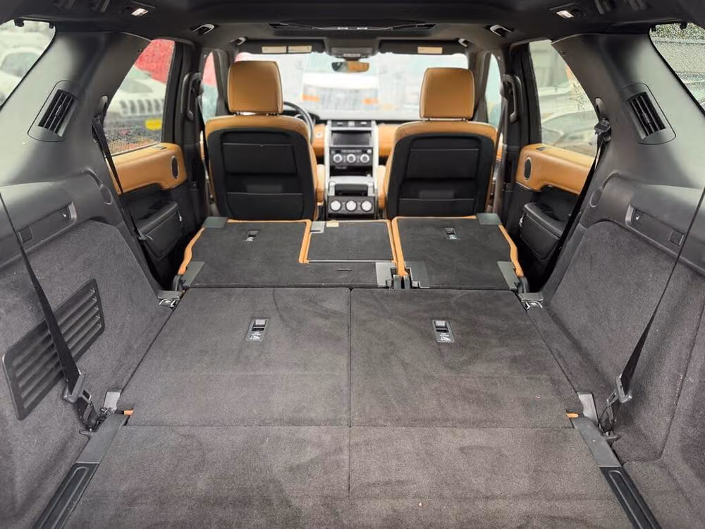 2017 Land Rover Discovery HSE Luxury Image 32