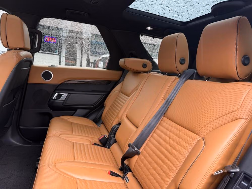 2017 Land Rover Discovery HSE Luxury Image 42