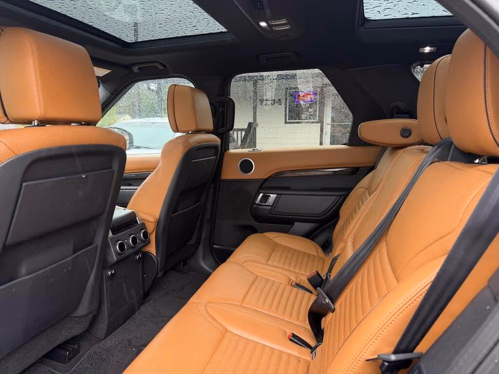 2017 Land Rover Discovery HSE Luxury Image 43