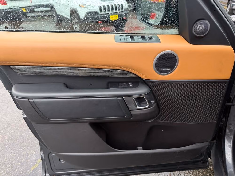 2017 Land Rover Discovery HSE Luxury Image 44