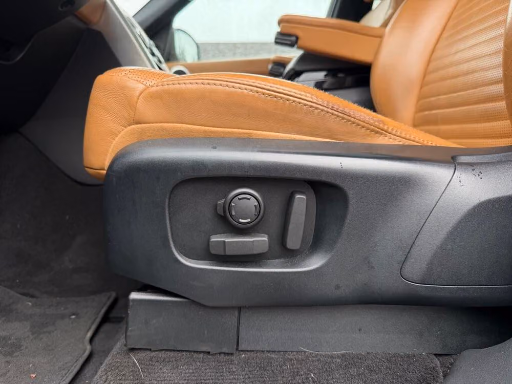 2017 Land Rover Discovery HSE Luxury Image 47