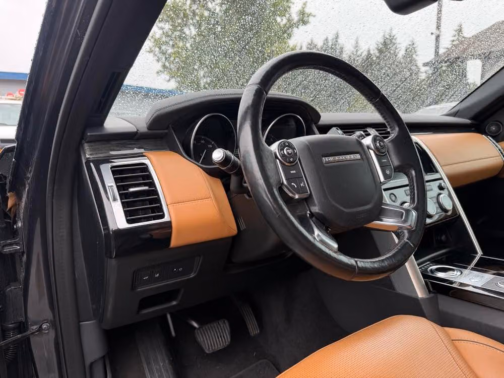 2017 Land Rover Discovery HSE Luxury Image 49