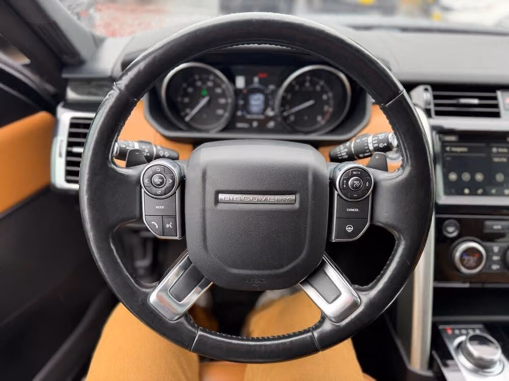 2017 Land Rover Discovery HSE Luxury Image 57