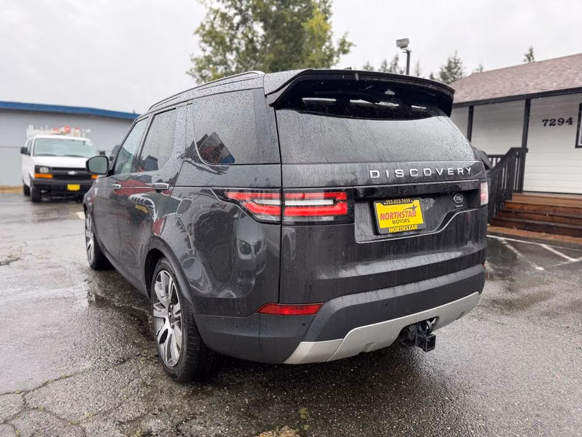 2017 Land Rover Discovery HSE Luxury Image 3