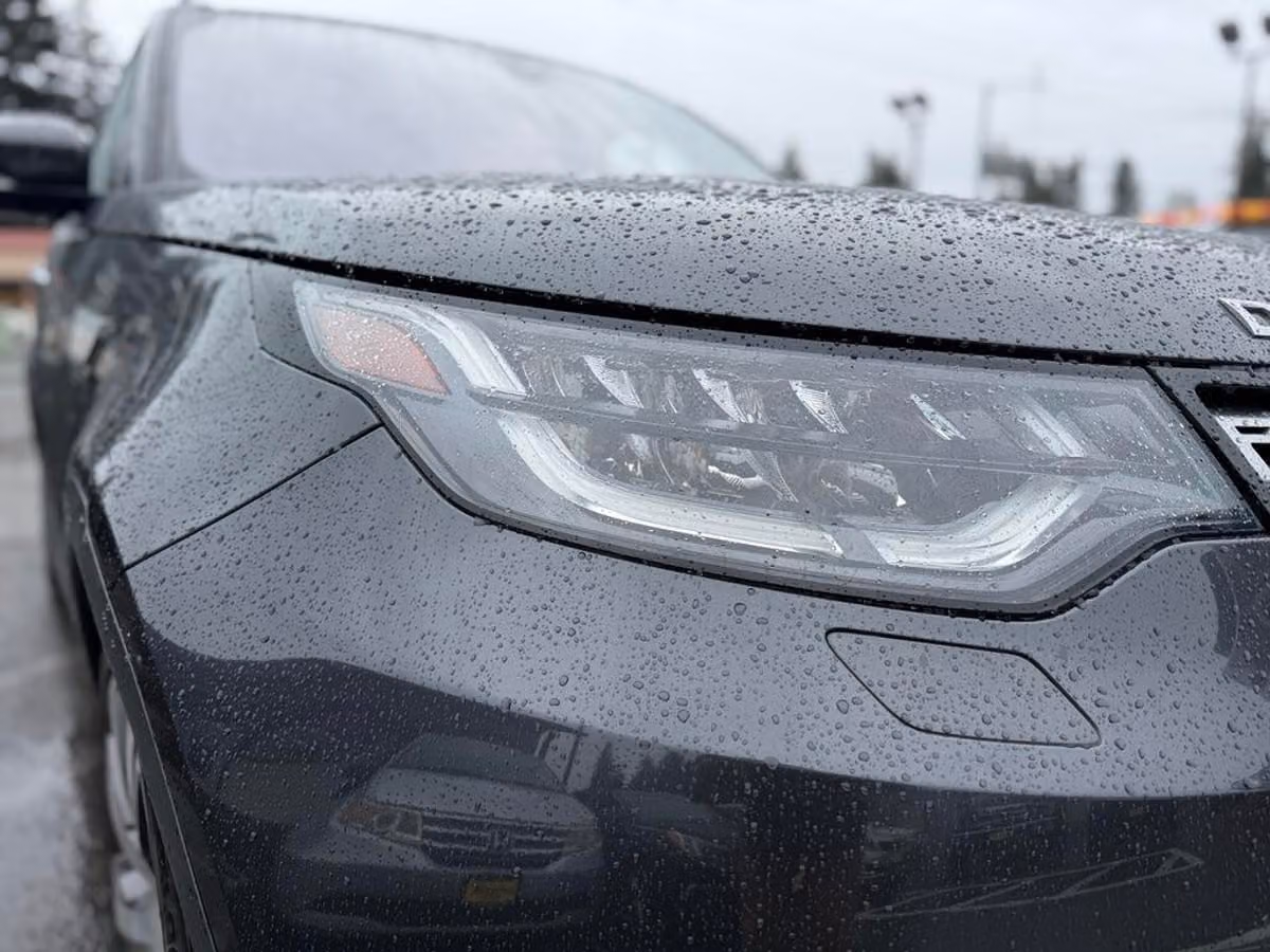 2017 Land Rover Discovery HSE Luxury Image 9