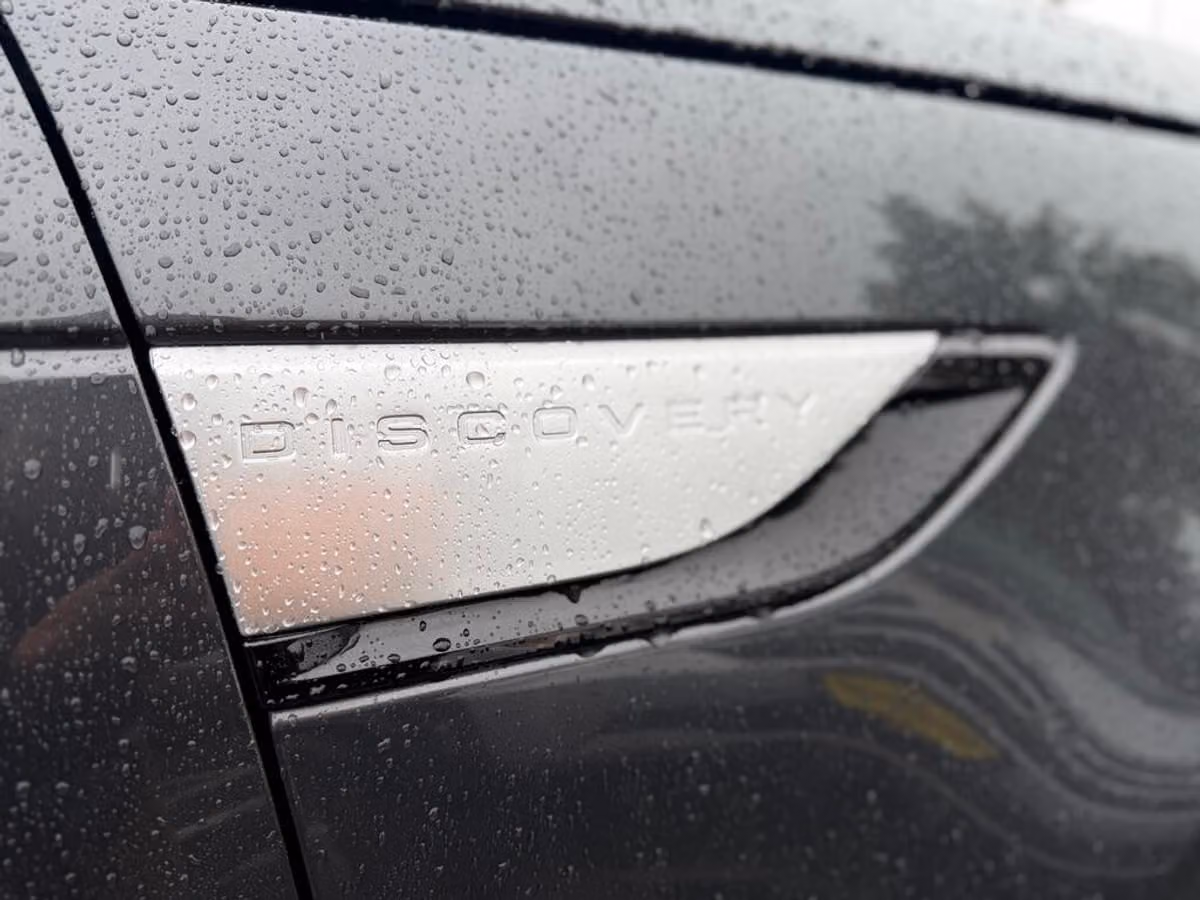 2017 Land Rover Discovery HSE Luxury Image 12