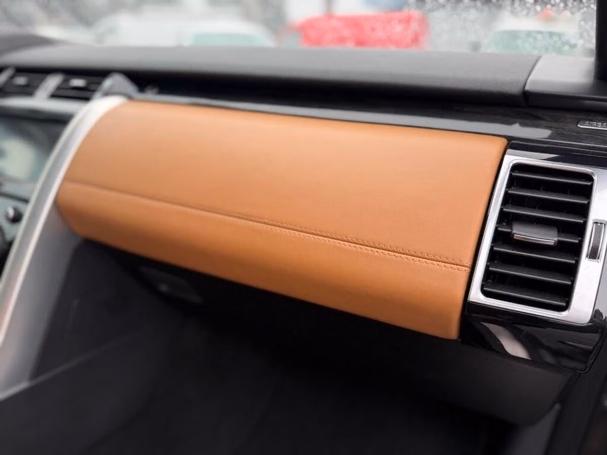 2017 Land Rover Discovery HSE Luxury Image 19