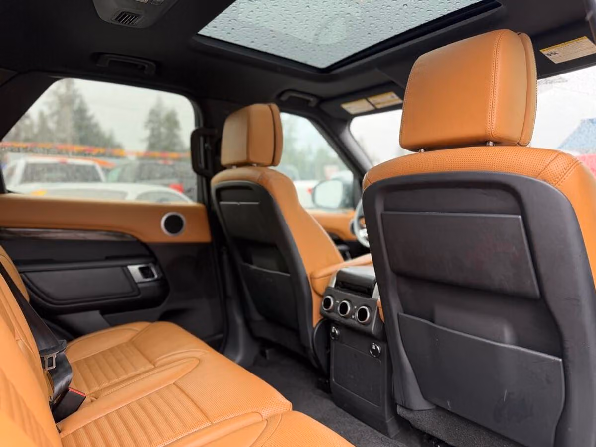 2017 Land Rover Discovery HSE Luxury Image 26