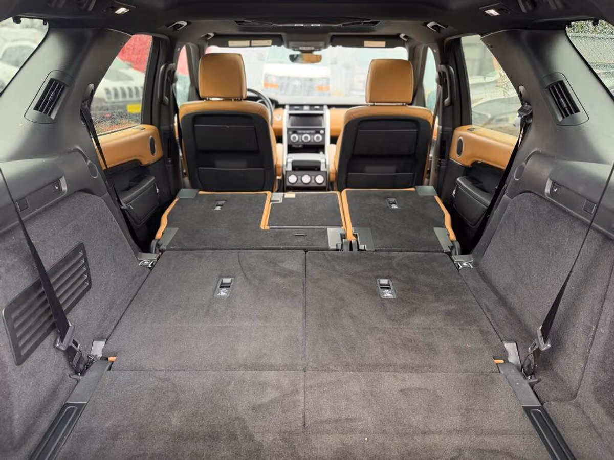 2017 Land Rover Discovery HSE Luxury Image 32