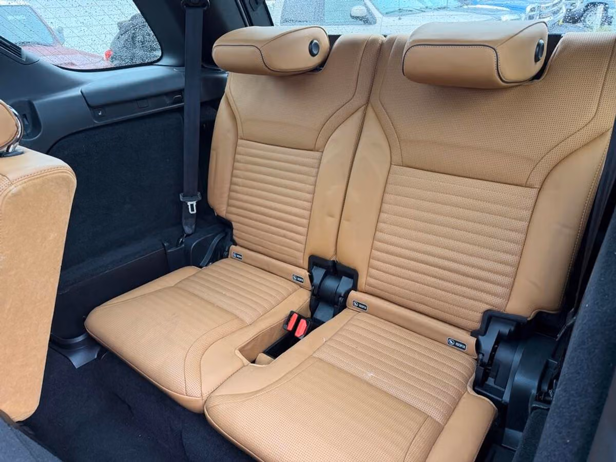 2017 Land Rover Discovery HSE Luxury Image 40