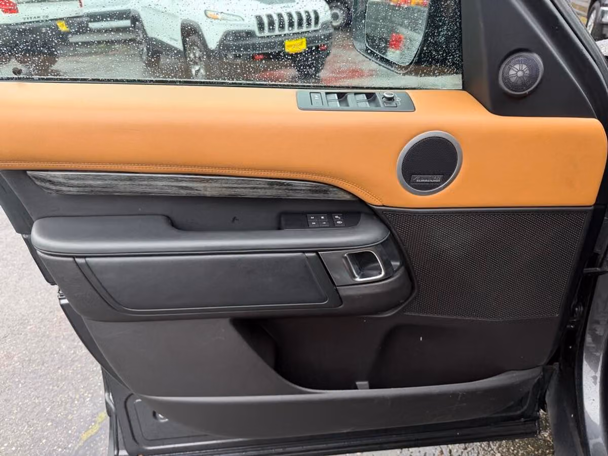 2017 Land Rover Discovery HSE Luxury Image 44