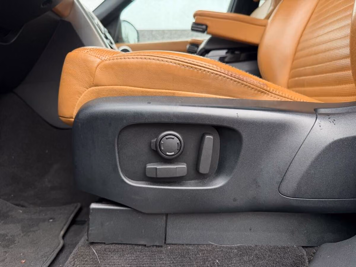 2017 Land Rover Discovery HSE Luxury Image 47
