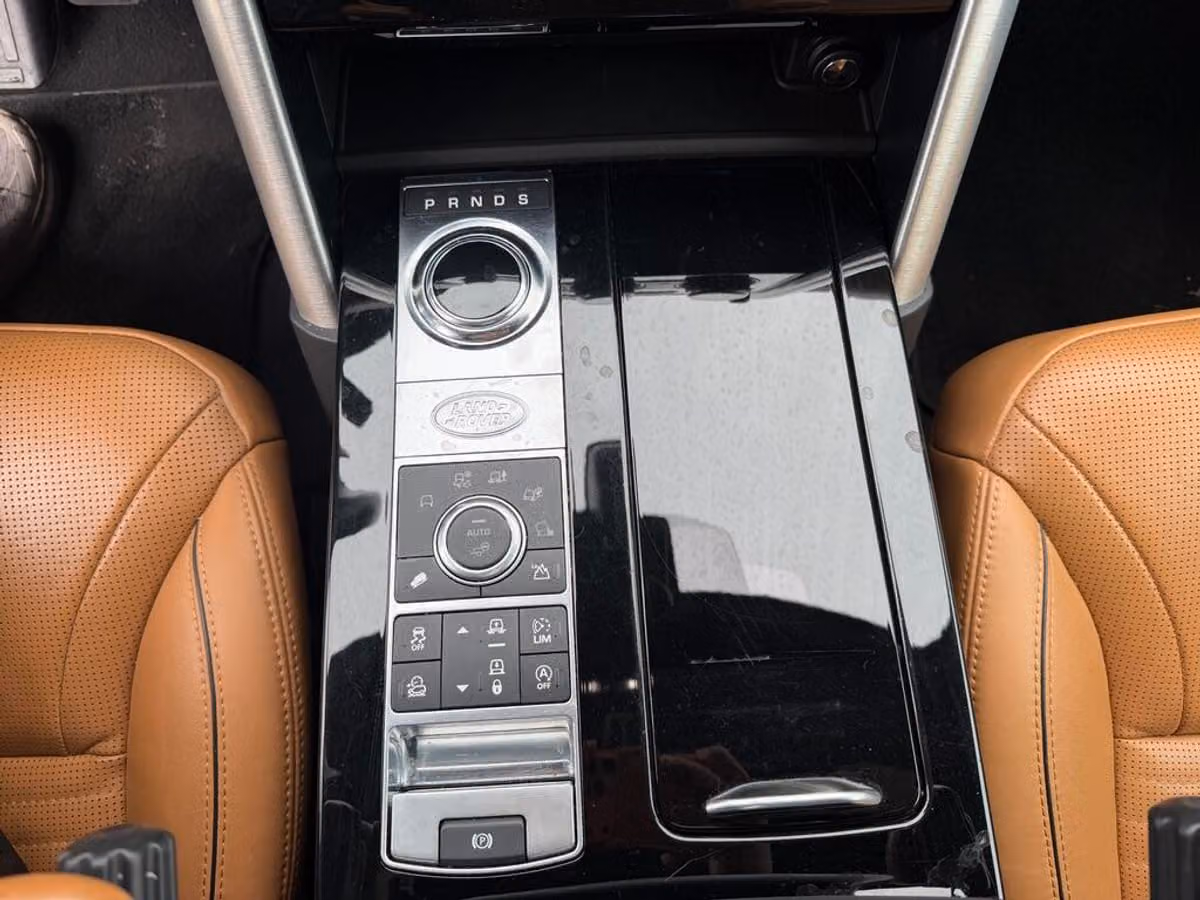 2017 Land Rover Discovery HSE Luxury Image 52
