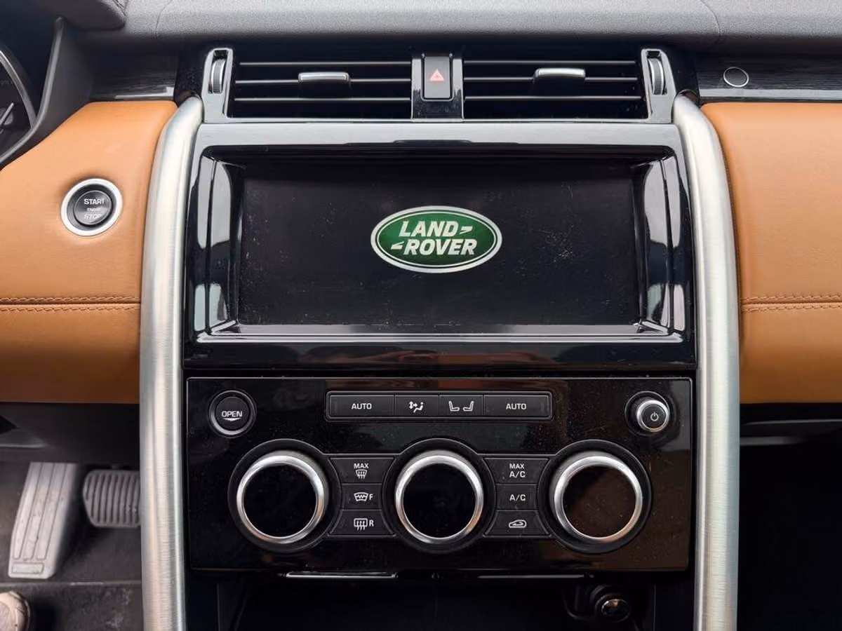 2017 Land Rover Discovery HSE Luxury Image 53