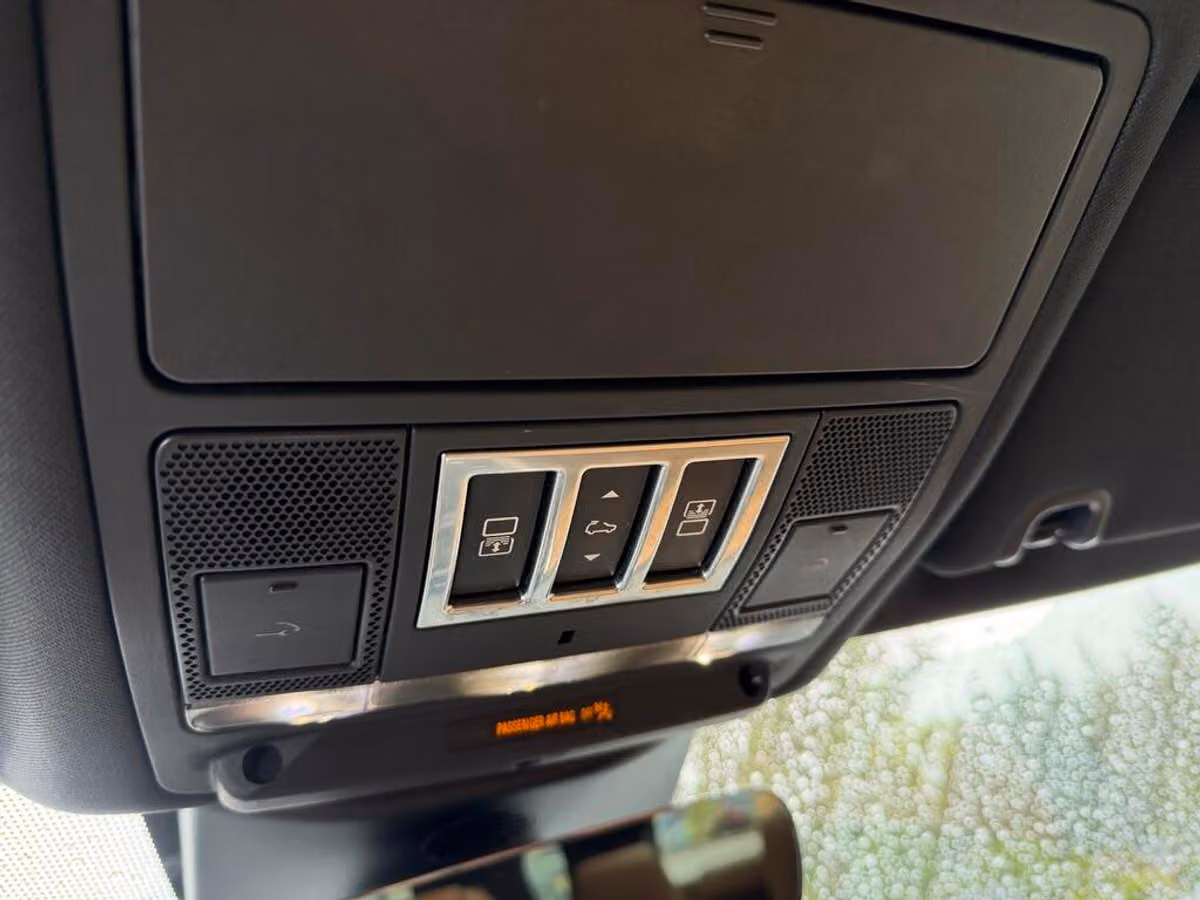 2017 Land Rover Discovery HSE Luxury Image 56