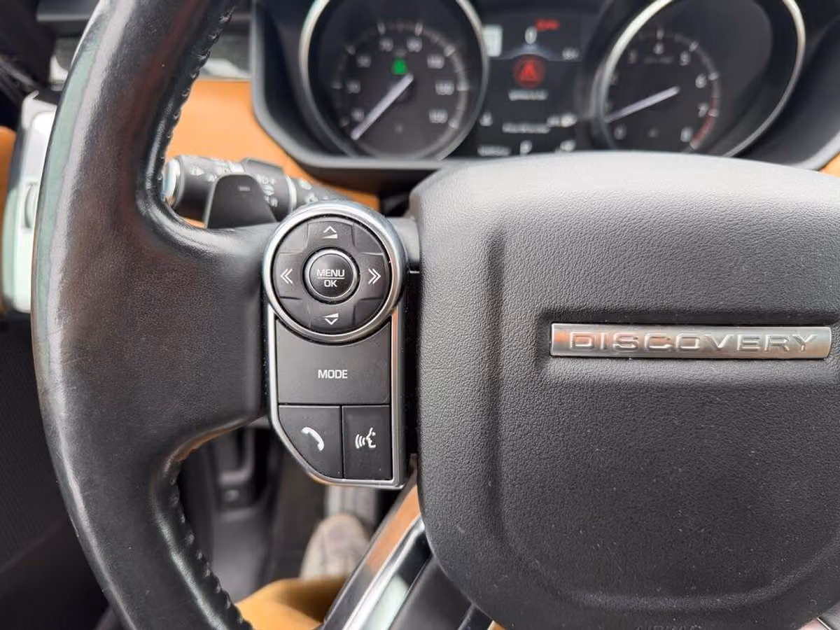 2017 Land Rover Discovery HSE Luxury Image 59