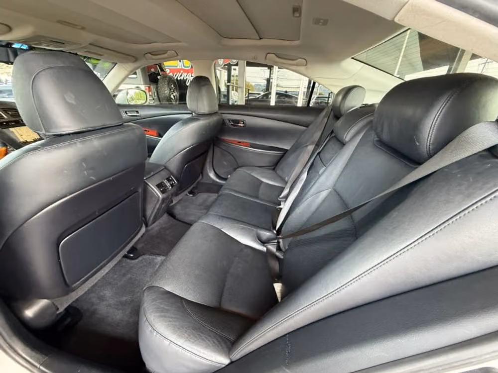 2007 Lexus ES 350 Base Image 17