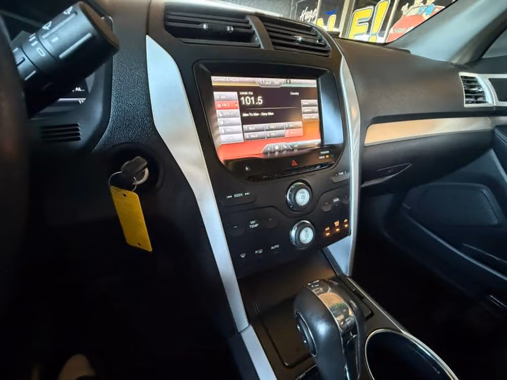 2014 Ford Explorer XLT Image 11