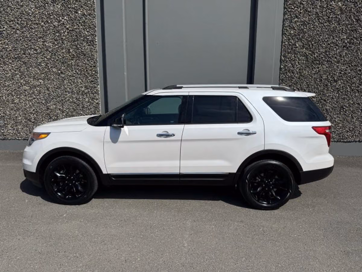 2014 Ford Explorer XLT Image 2