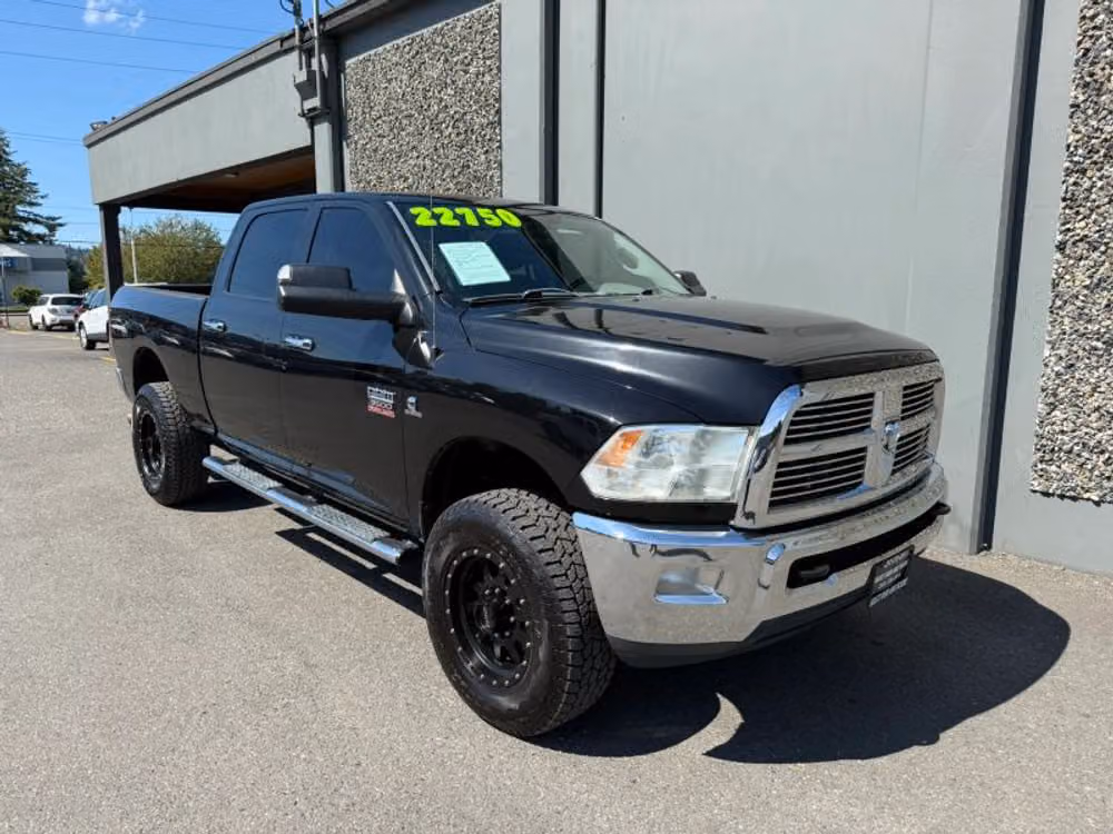 2011 Ram 3500 SLT Pickup 4D 6 1/3 ft Crew Cab Lower Image 2