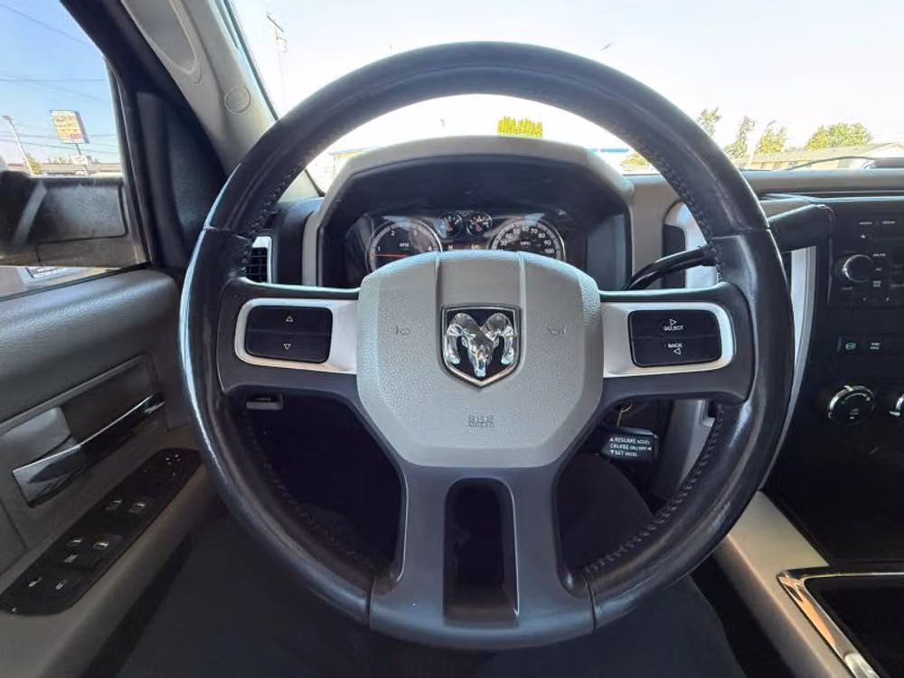 2011 Ram 3500 SLT Pickup 4D 6 1/3 ft Crew Cab Image 9