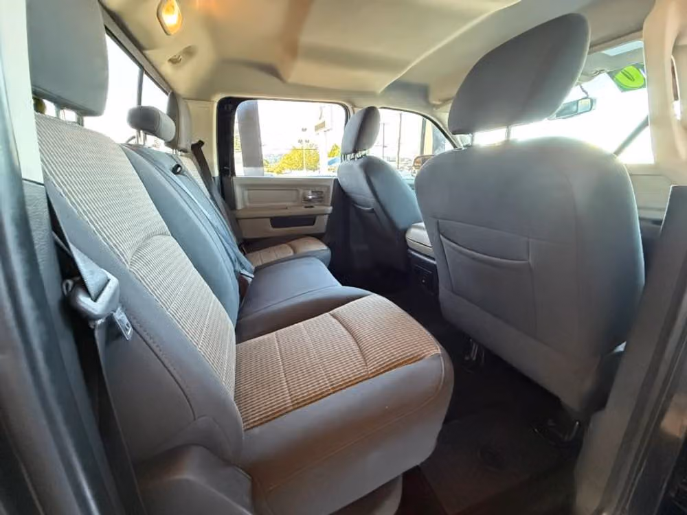 2011 Ram 3500 SLT Pickup 4D 6 1/3 ft Crew Cab Image 15