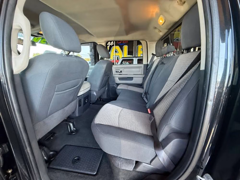 2011 Ram 3500 SLT Pickup 4D 6 1/3 ft Crew Cab Image 14