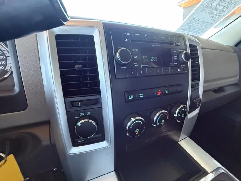 2011 Ram 3500 SLT Pickup 4D 6 1/3 ft Crew Cab Image 11
