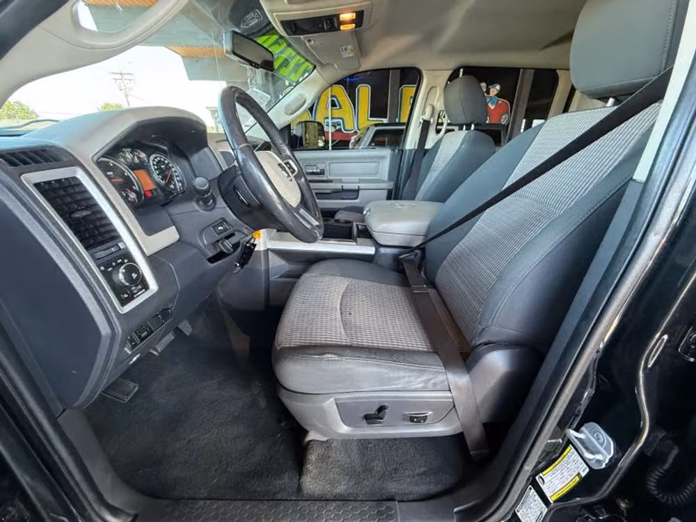2011 Ram 3500 SLT Pickup 4D 6 1/3 ft Crew Cab Image 12