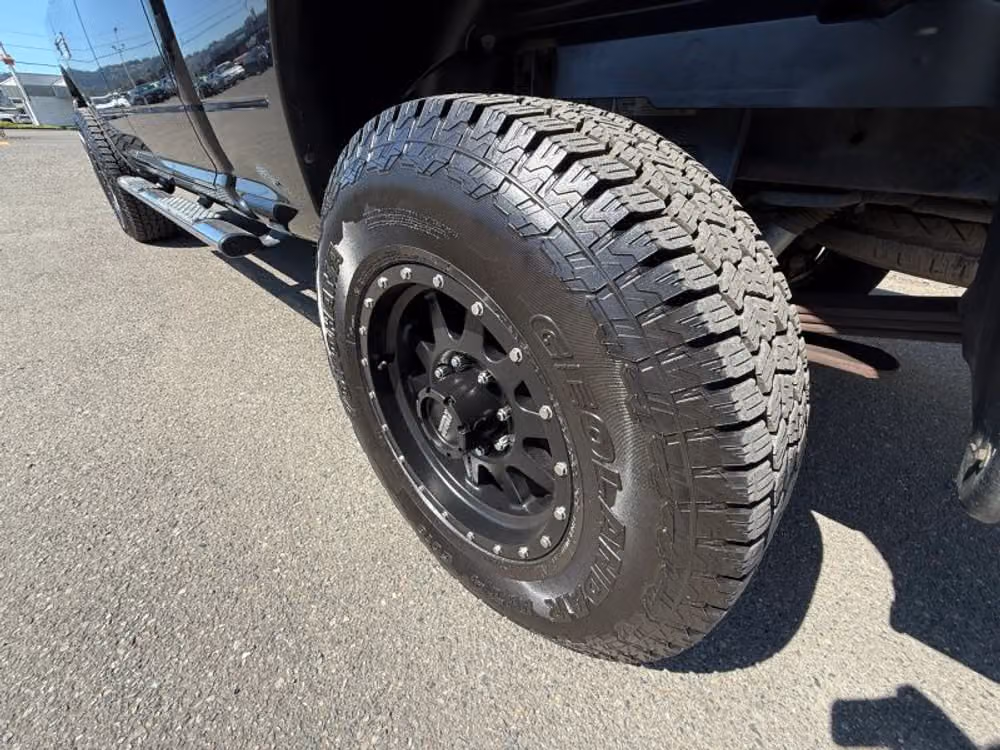 2011 Ram 3500 SLT Pickup 4D 6 1/3 ft Crew Cab Image 17
