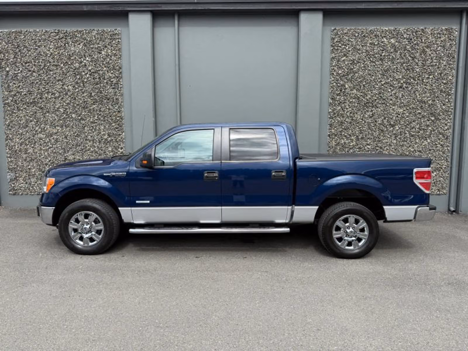 2012 Ford F-150 XLT SuperCrew Upper Image 2