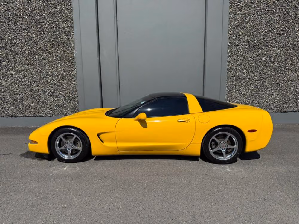 2002 Chevrolet Corvette Base Image 2