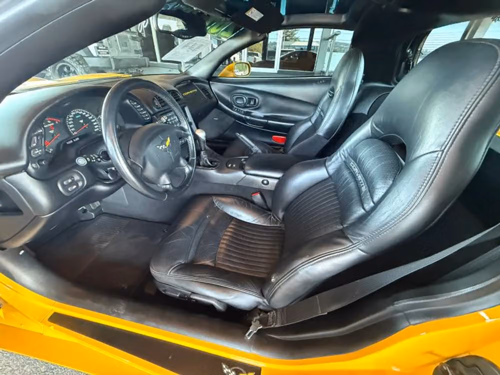 2002 Chevrolet Corvette Base Image 13