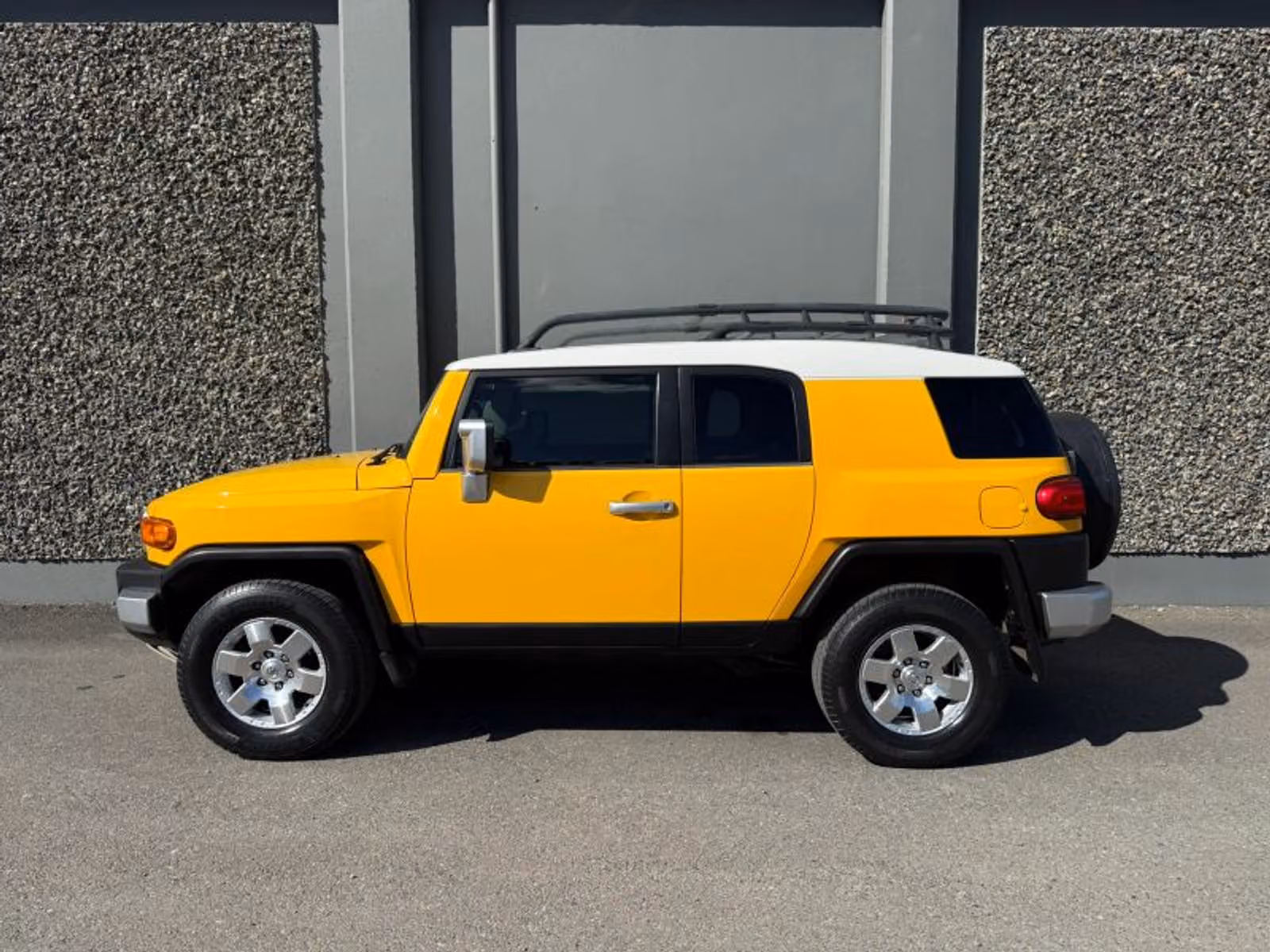 2007 Toyota FJ Cruiser Base Upper Image 2