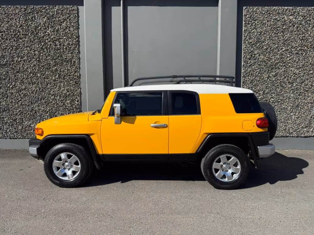 2007 Toyota FJ Cruiser Base Image 2