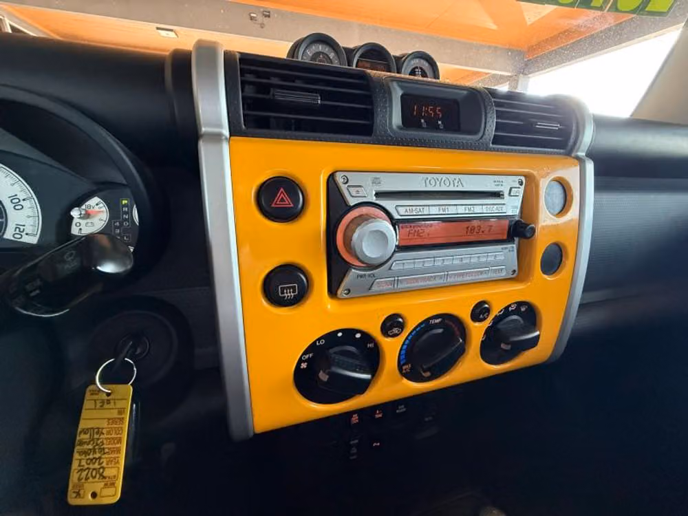 2007 Toyota FJ Cruiser Base Image 11