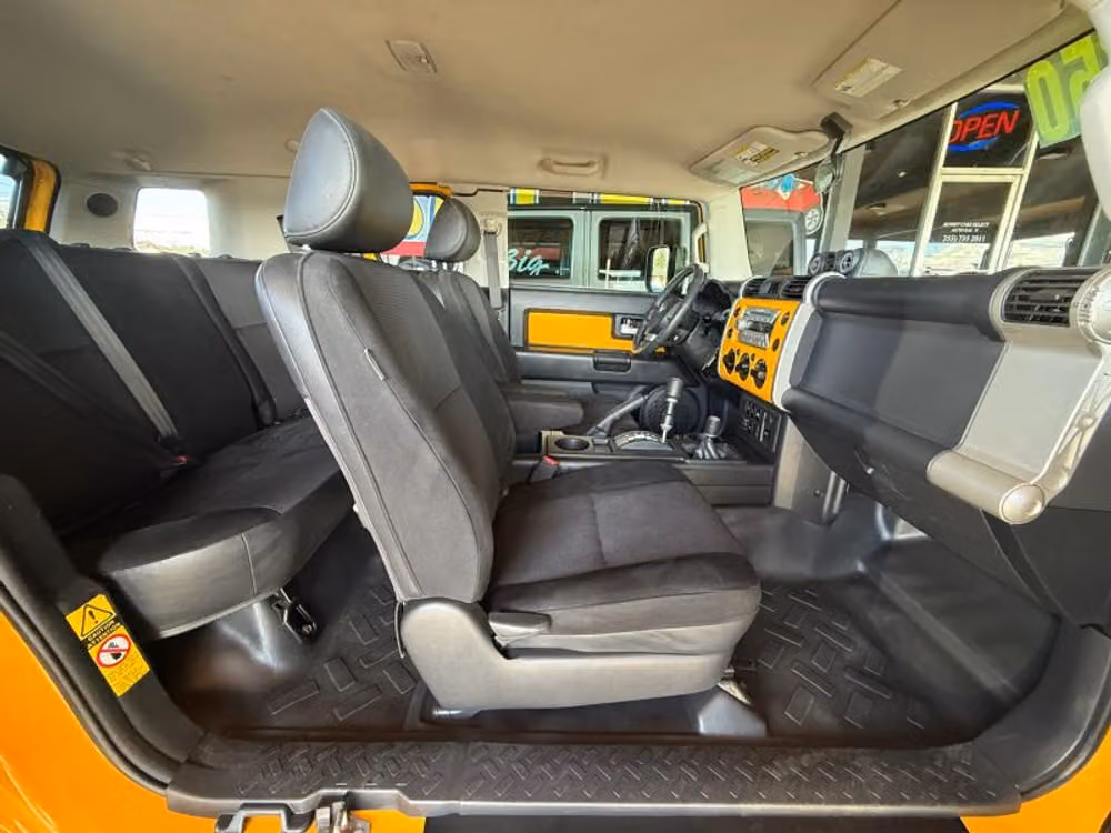 2007 Toyota FJ Cruiser Base Image 16