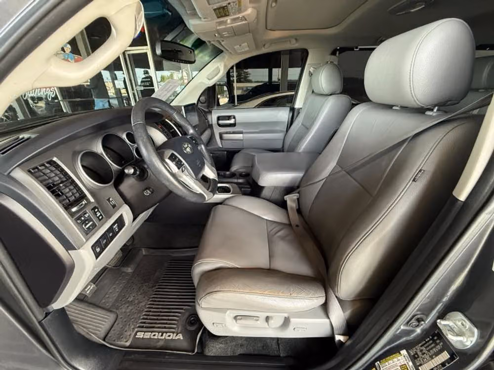 2017 Toyota Sequoia Limited Image 14
