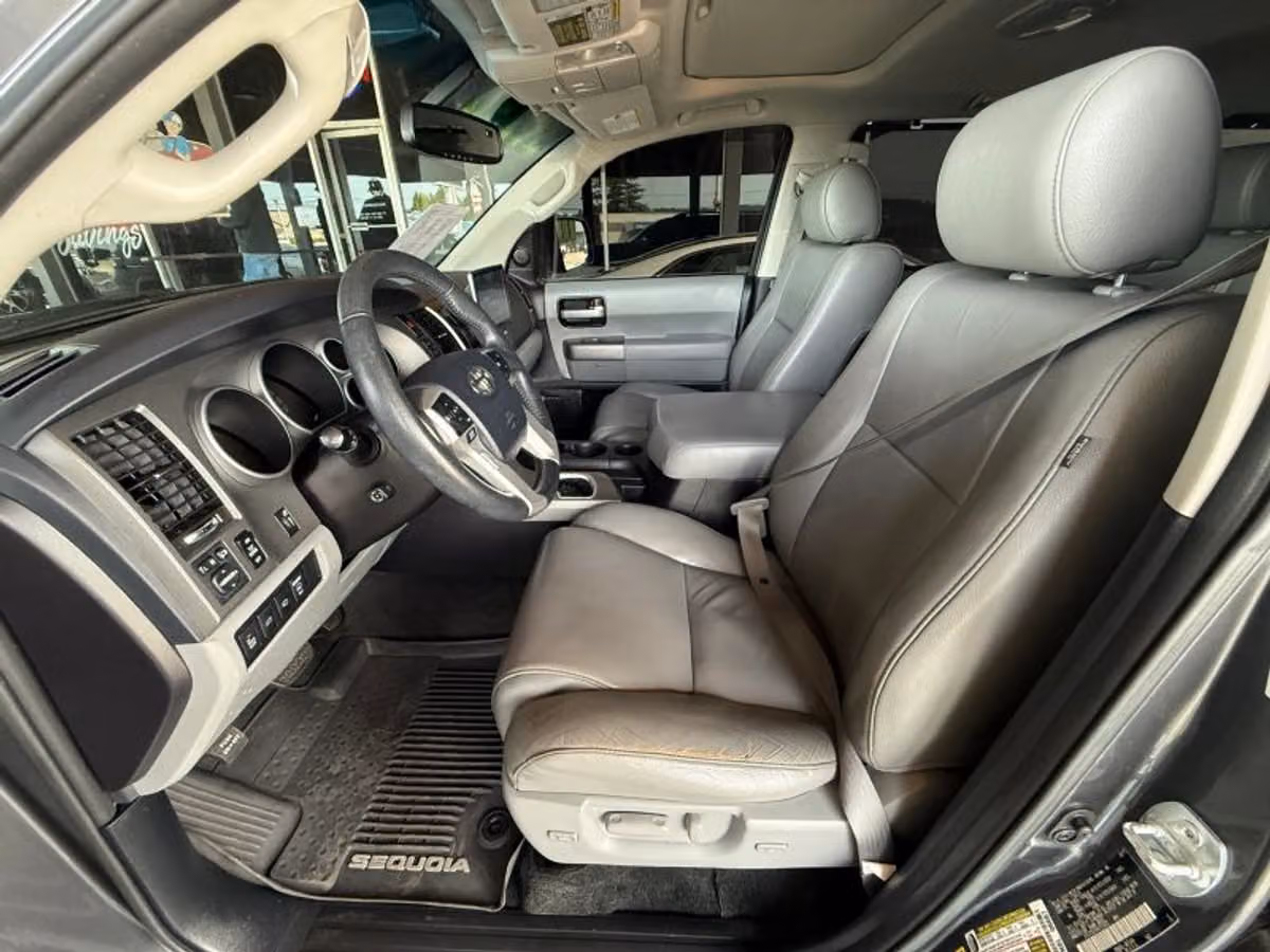 2017 Toyota Sequoia Limited Image 14